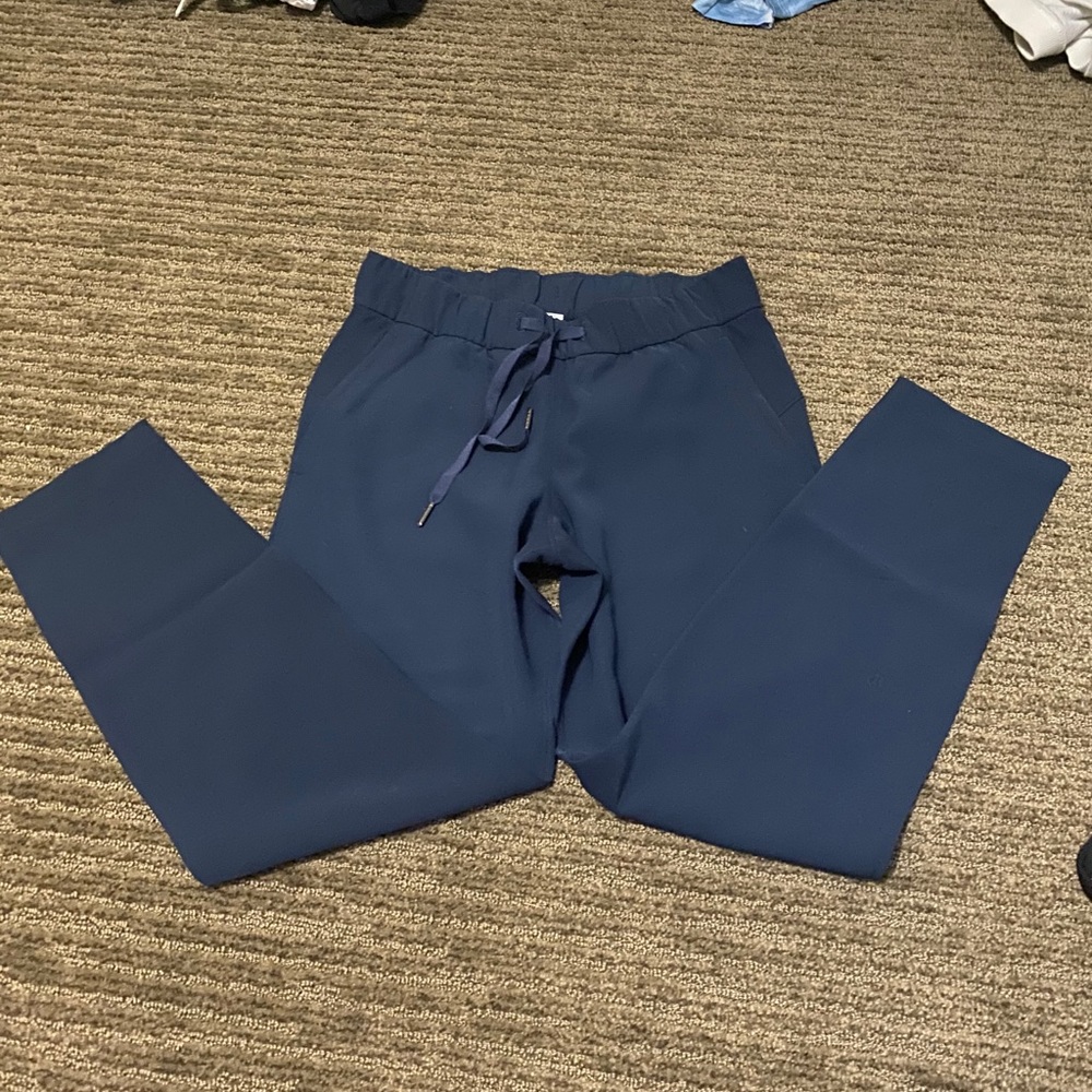 SOLD - On the fly 7/8 lululemon pant